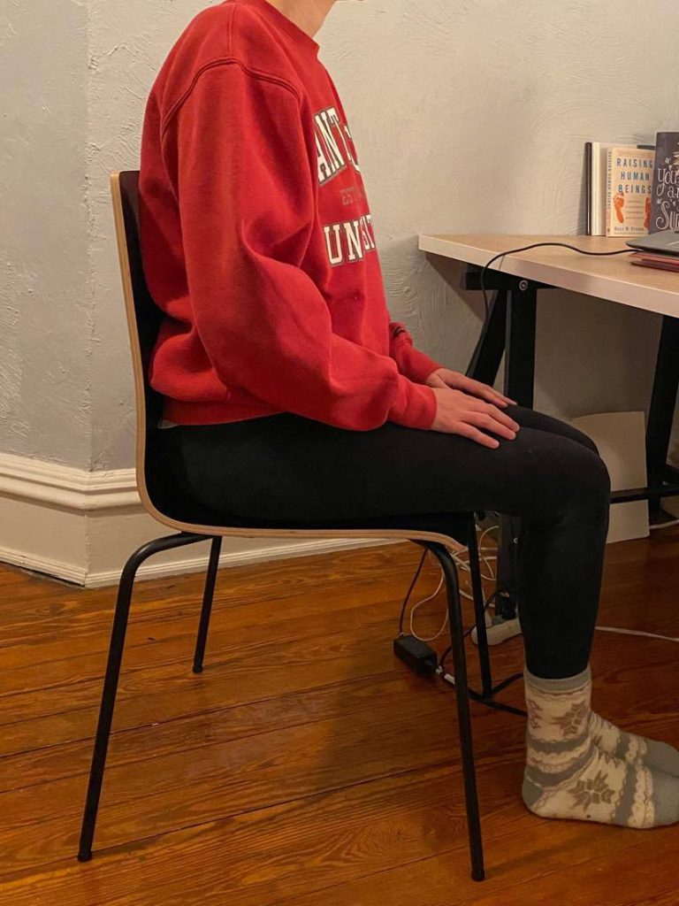 good positioning: woman sitting with 90/90/90 posture 