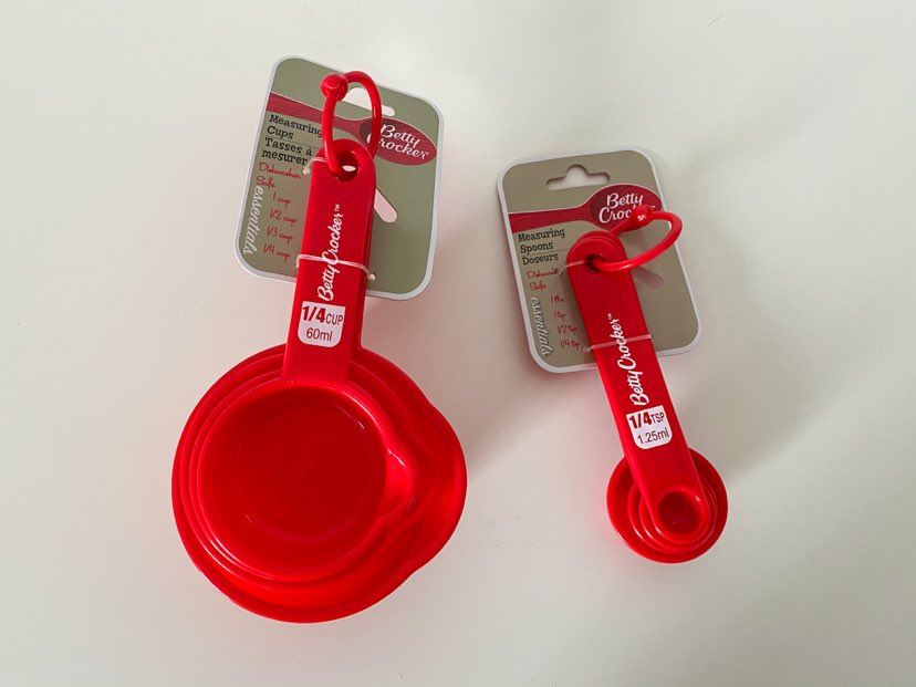Red measuring cups and spoons 