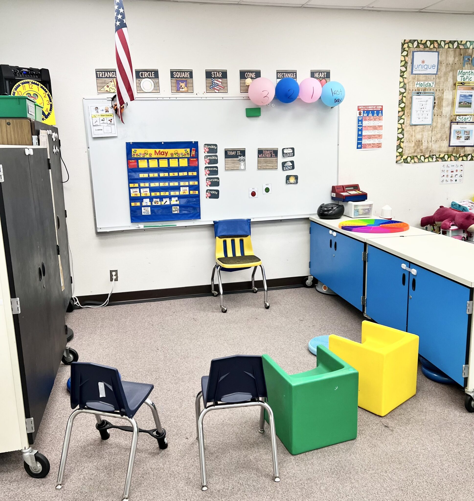 circle time with cube chairs, chairs and floor cushions. 