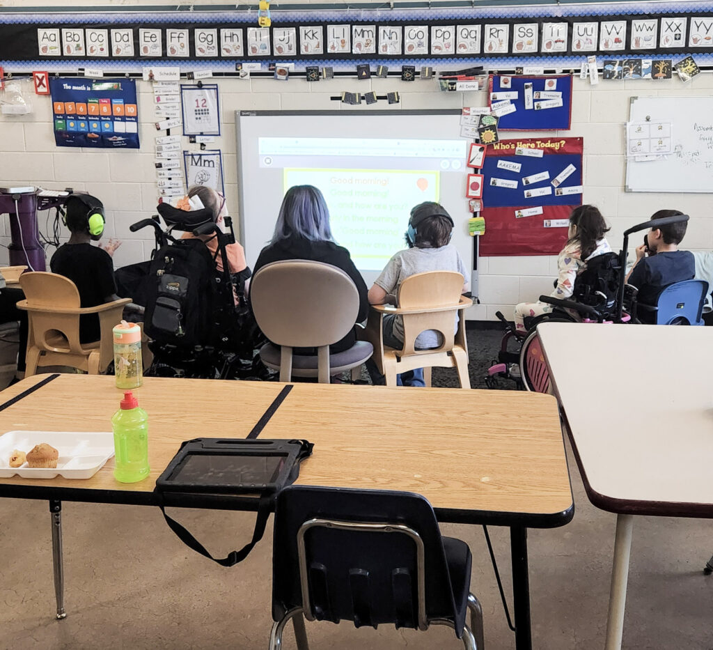 studeents learning together 10 Tips For Using Unique Learning System