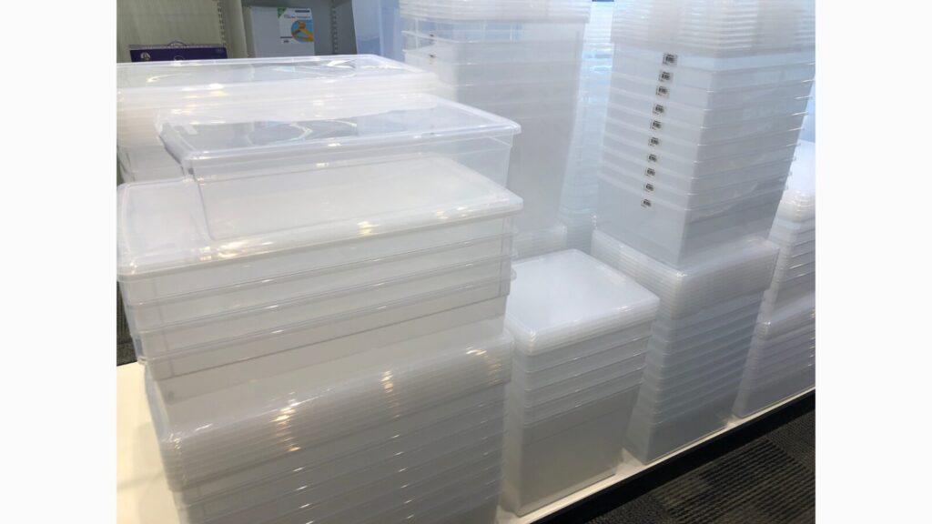 Image of towers of clear containers with snap-on lids