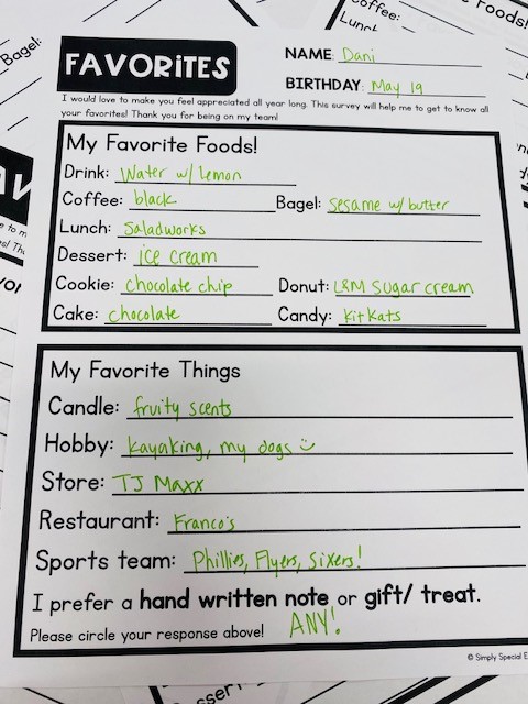 A para favorites survey is shown. The paper is black and white with answers to the questions written in green.