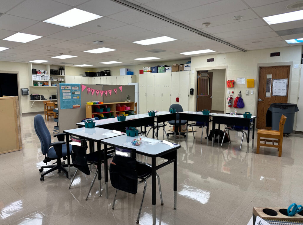 Photo of Classroom Whole Group Area with student desks formed in a u shape