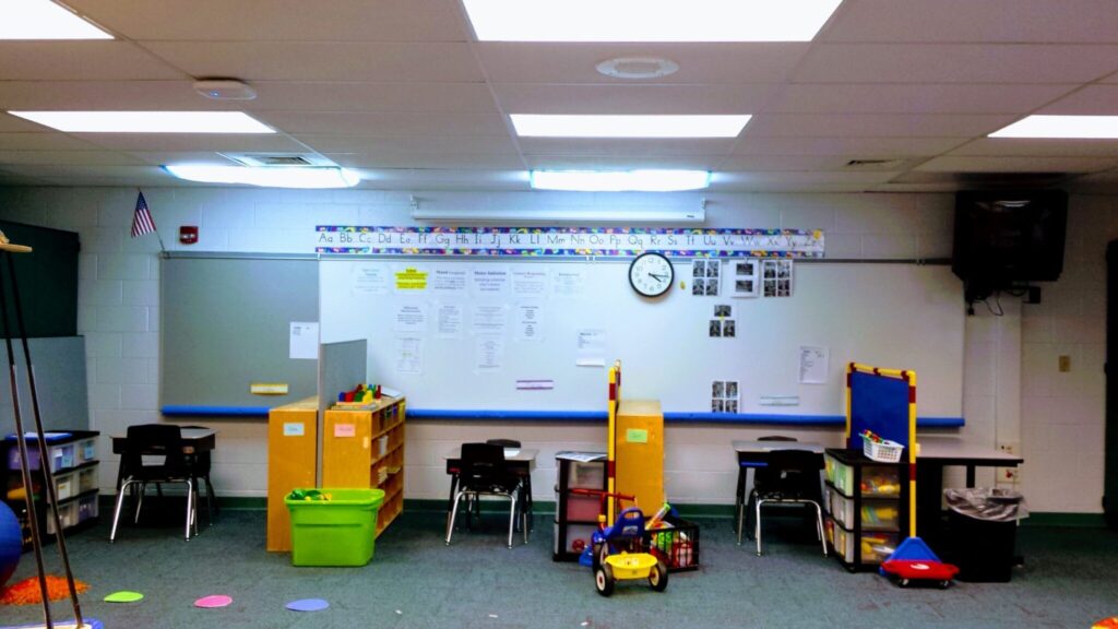 Maximize small special education classroom spaces with smart storage, flexible furniture & organization tips!