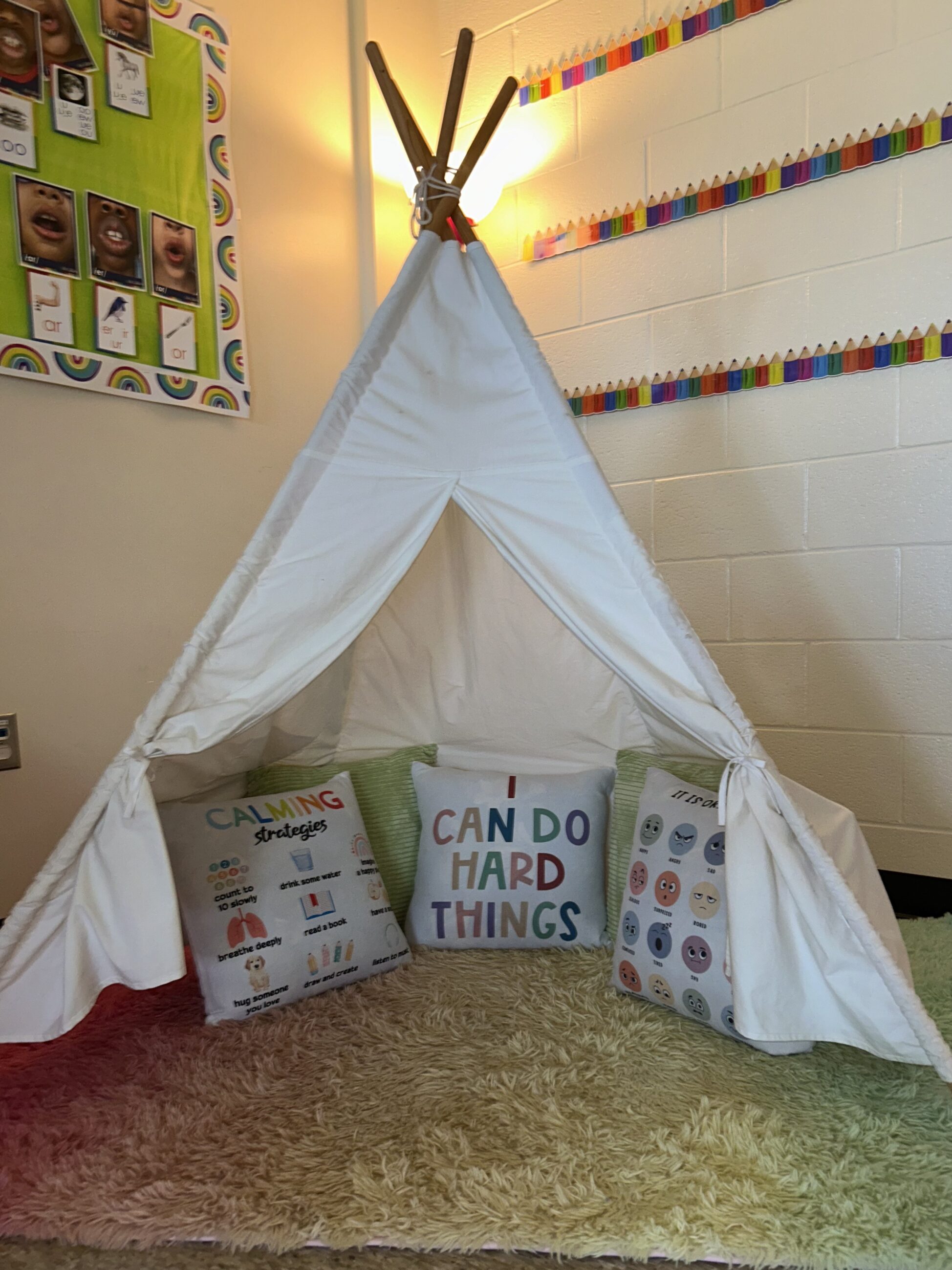 Calm down corner with a tent 